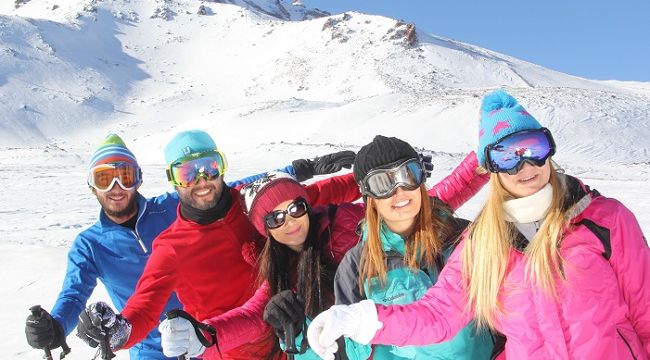 Ruslar ve Ukraynalılar kayak için Erciyes'i tercih ediyor 