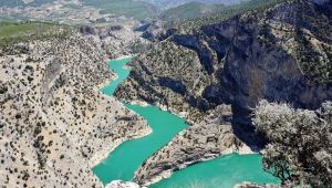 Arapapıştı Kanyonu eşsiz güzelliği ile sizler bekliyor