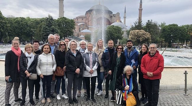 Binden fazla yabancı turizmci İstanbul'u ziyaret etti.