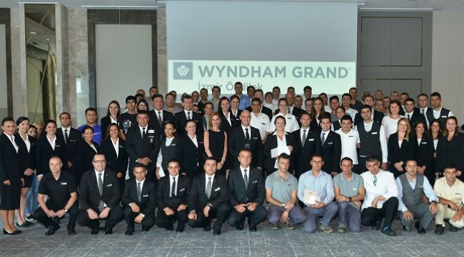 Best Of Wyndham Grand ödülü İzmir'e Özdilek'e..