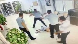 Turisti yerde sürükleyip tekmeledi . İşte skandalın detayları