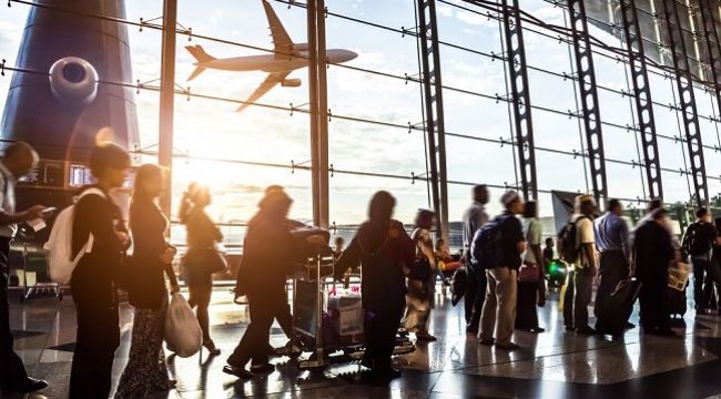 Havalimanlarında iç hat yolcu trafiği hızla artıyor