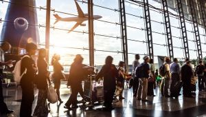 Havalimanlarında iç hat yolcu trafiği hızla artıyor