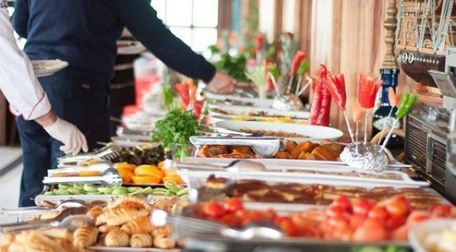 Açık Büfeden Yiyecekleri Aşçılar Verebilir mi ?