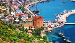 Alanya'da otellerin % 10'u açılışa hazırlanıyor.