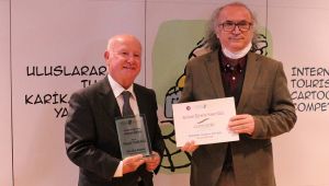 Raşit Yakalı’ya “Karikatür Eğitimine Hizmet Ödülü” verildi