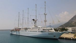 Club Med 2, QTerminals Antalya'ya demir attı