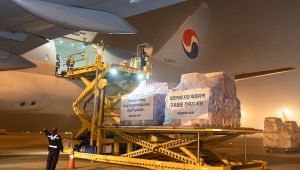 Kore Havayolları, deprem yardım malzemelerini taşımak için özel kargo uçuşu gerçekleştirdi.
