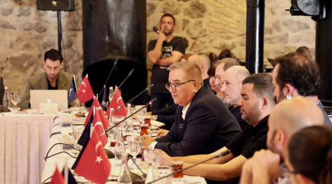 İZMİR TURİZMİNİN SORUNLARI VE ÇÖZÜM ÖNERİLERİ MASAYA YATIRILDI! 