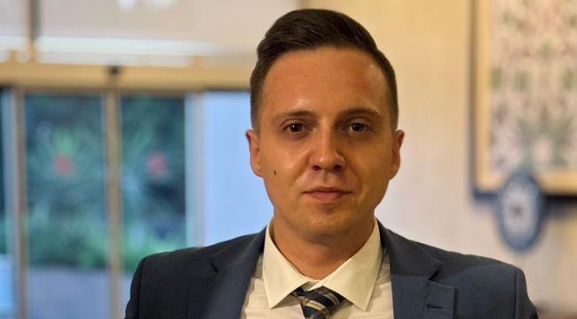 BAŞARILI OTEL YÖNETİCİSİ ALTAY GEZEK OTELCİLİKTE BAŞARININ SIRLARINI ANLATTI! 