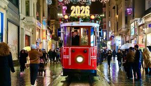Nostaljik Tren yeni yıl için süslendi.