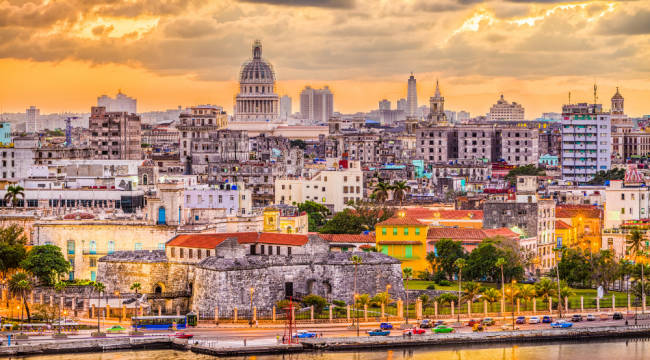 AMERİKA'NIN YAPTIRIMLARI KÜBA TURİZMİNİ VURDU, TURİST SAYISI DÜŞTÜ !