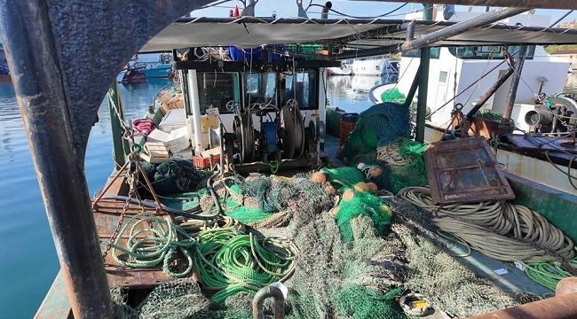 İZMİR KÖRFEZİNİN ÇAMURU FOÇADA BALIKÇILIĞIDA TURİZMİDE TEHDİT EDİYOR